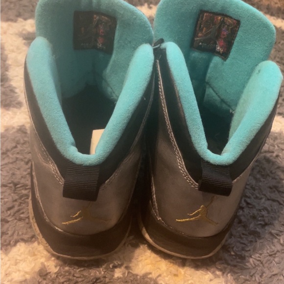 Worn Jordan’s big kids 7 - Picture 4 of 7